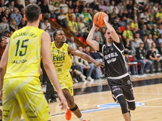 Fotka zo zápasu BC Prievidza - Patrioti Levice.