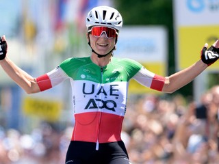 Talianska cyklistka Elisa Longo Borghinová sa teší z víťazstva v 2. etape Okolo Švajčiarska 2026.