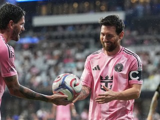 Lionel Messi a Rodrigo de Paul.