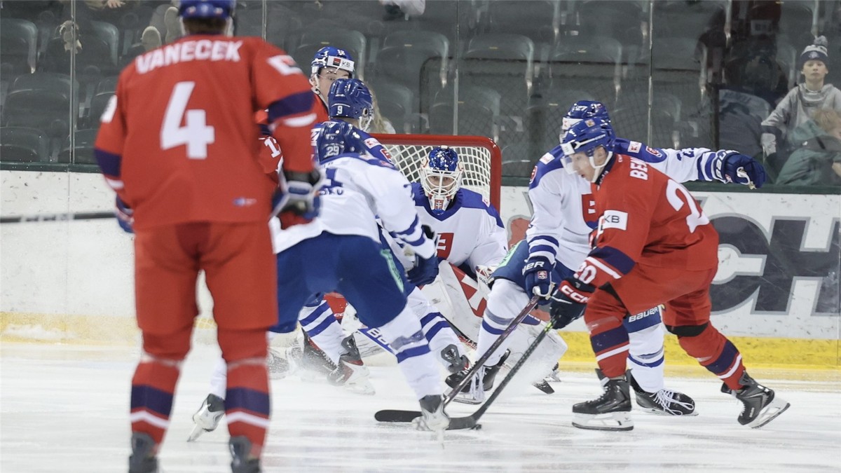 Hokejisti Slovenska a Česka do 20 rokov.