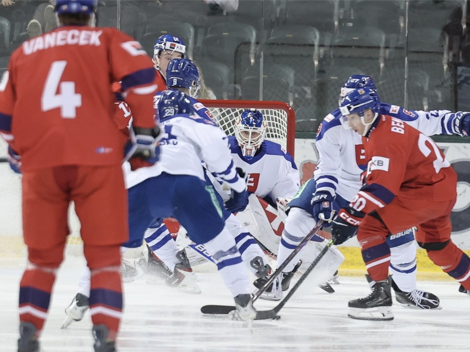 Hokejisti Slovenska a Česka do 20 rokov.