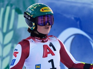 Julia Scheibová sa teší v cieli obrovského slalomu v Semmeringu. 