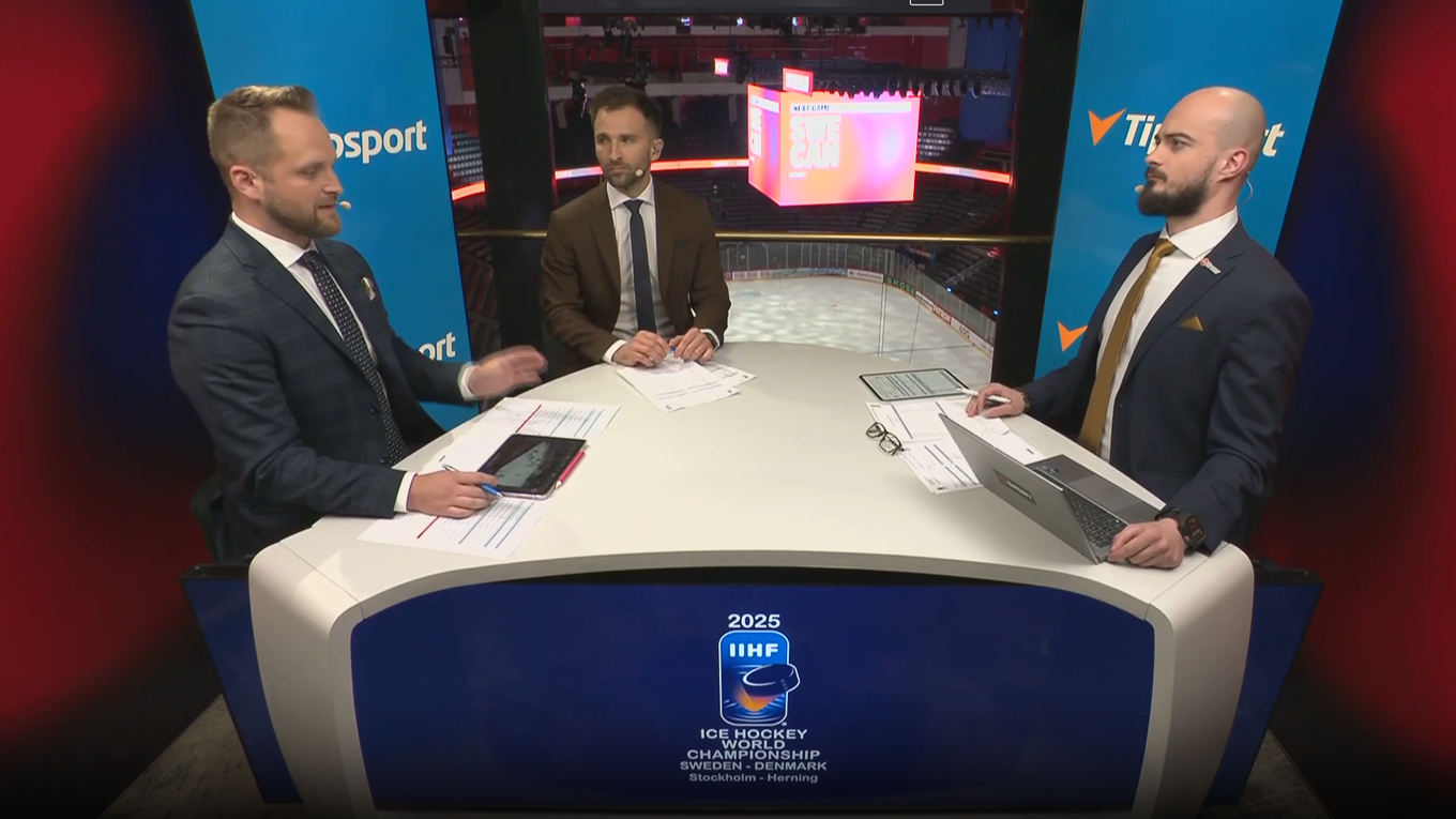 Zľava Rastislav Konečný a Dominik Graňák v štúdiu MS v hokeji 2025.