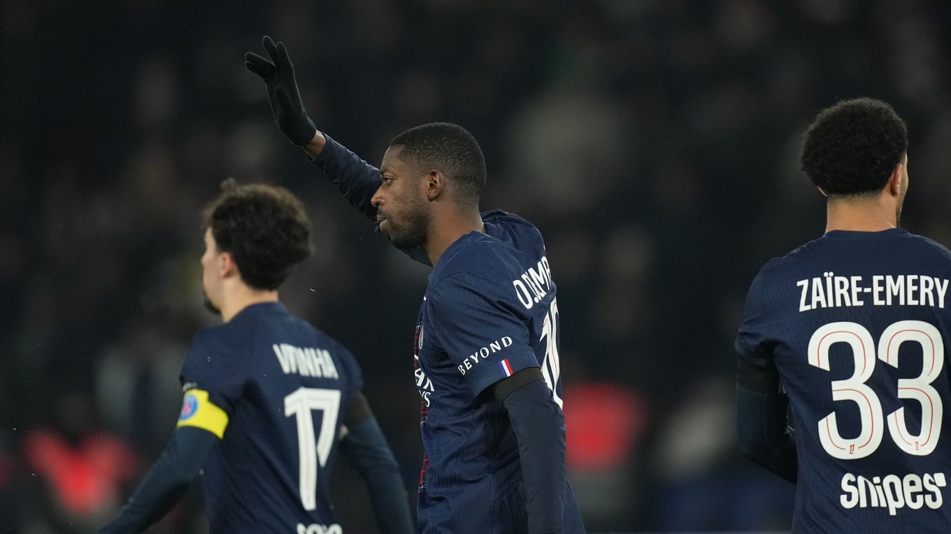 Ousmane Dembele reaguje počas zápasu protiParíž FC.