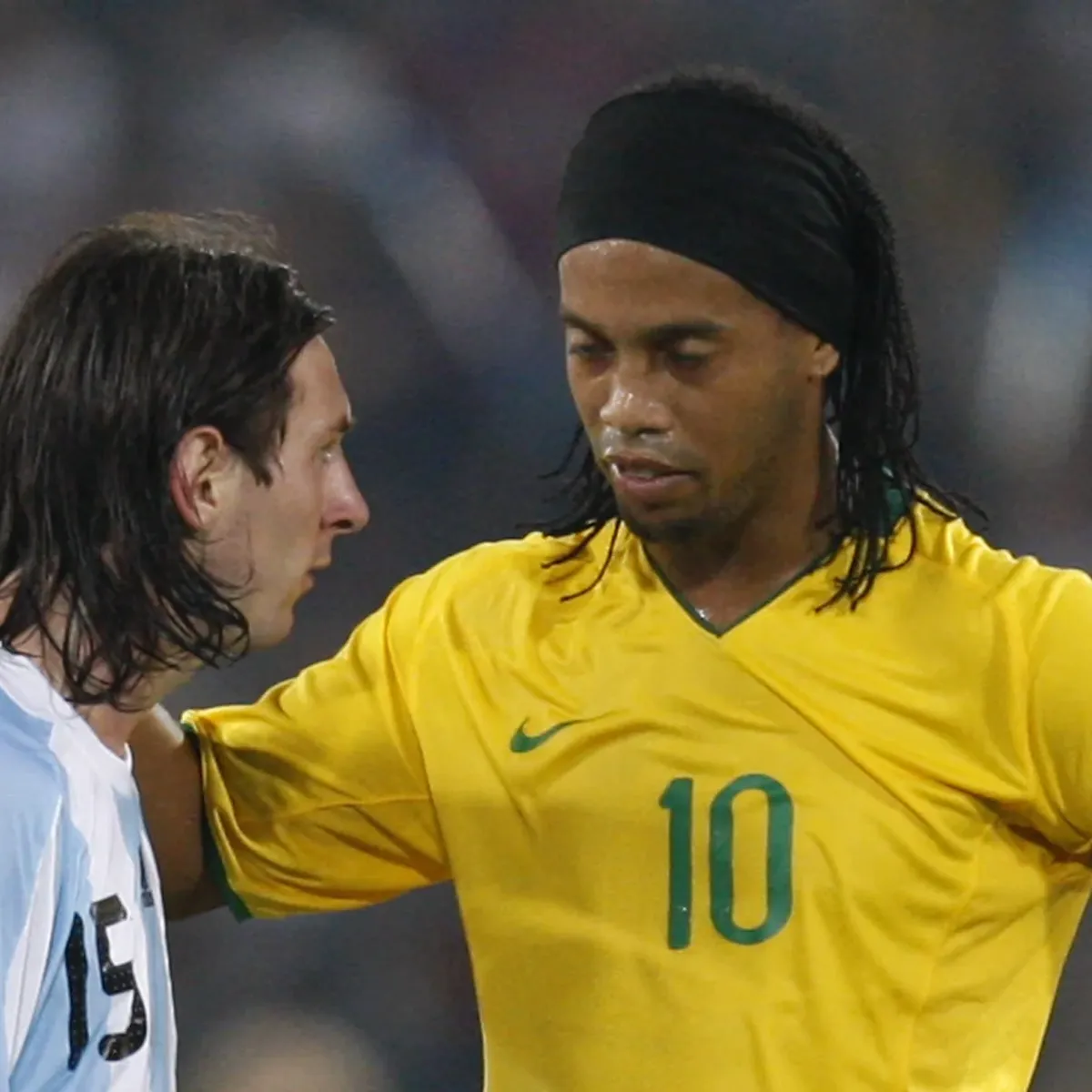 Messi (vľavo) a Ronaldinho sa stretli v semifinále OF 2008. 