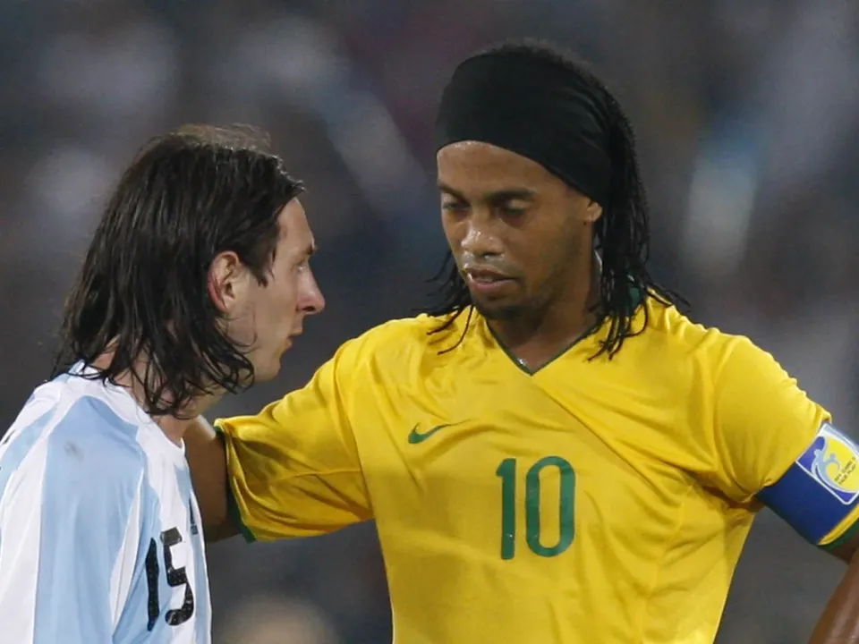 Messi (vľavo) a Ronaldinho sa stretli v semifinále OF 2008. 