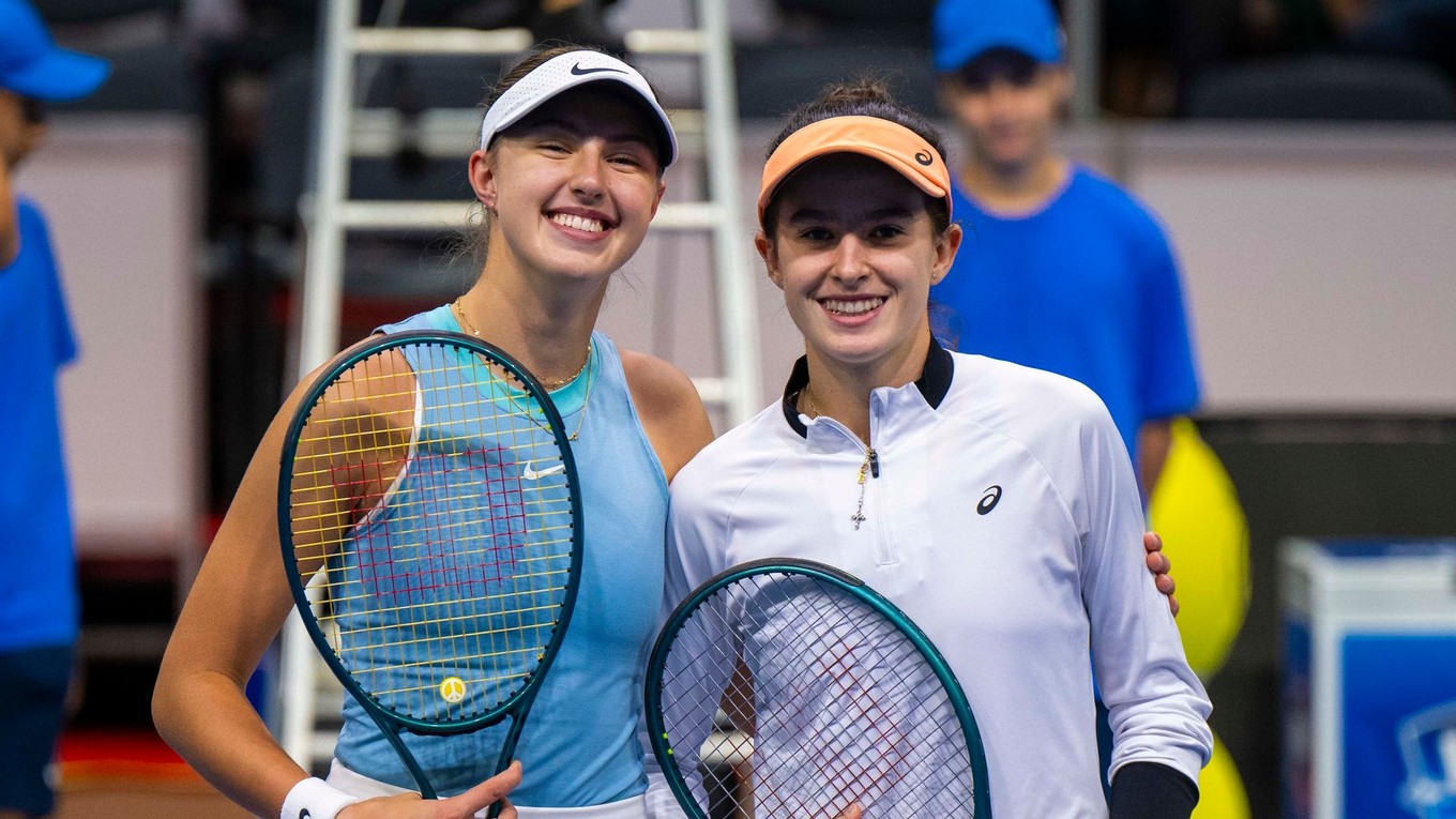 Slovenské tenistky Renáta Jamrichová (vľavo) a Mia Pohánková. 