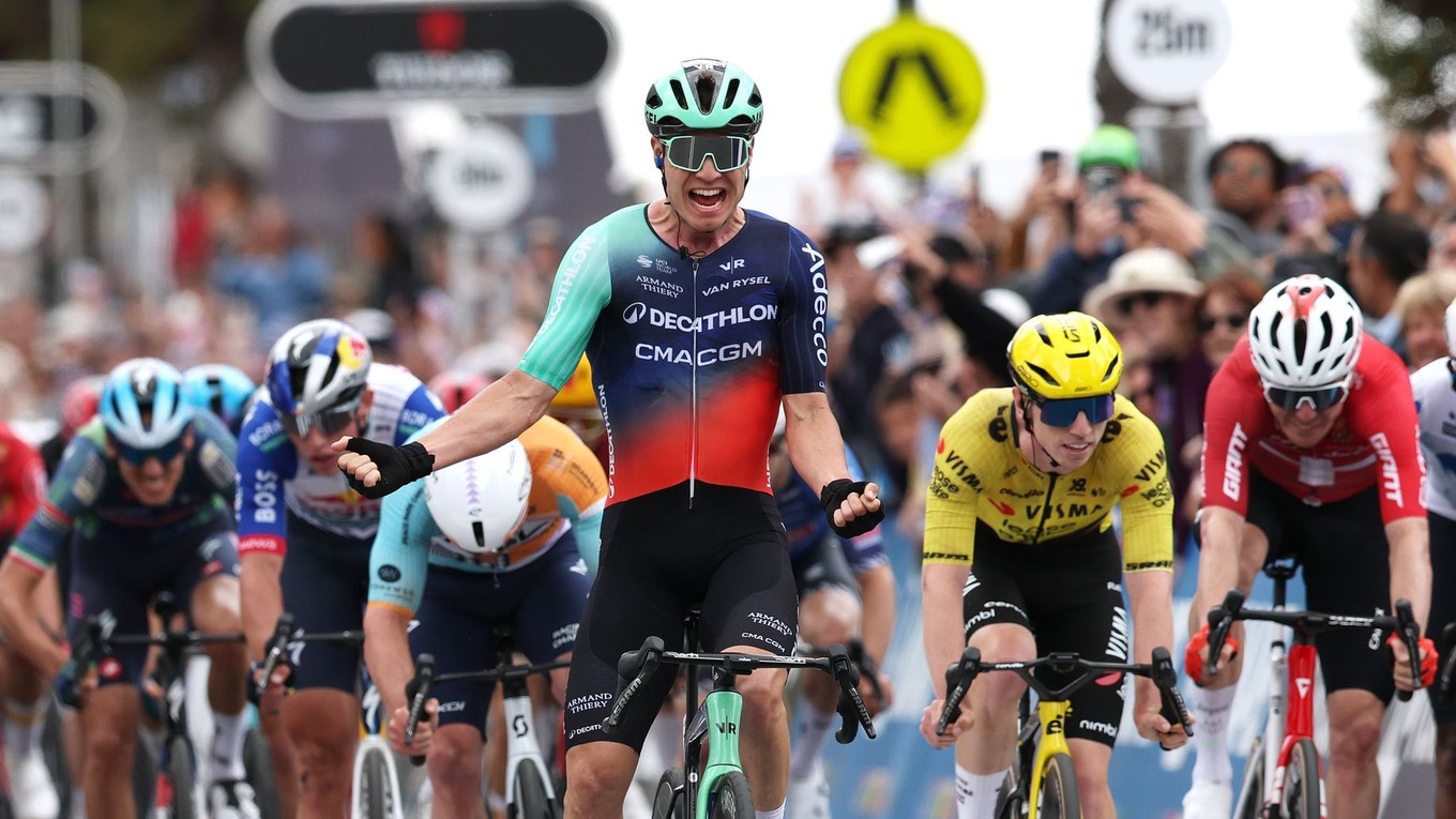 Tobias Lund Andersen oslavuje triumf na Cadel Evans Road Race.