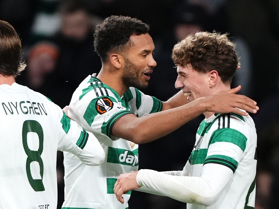 Hráči Celticu sa tešia z víťazstva.