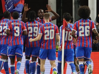 Crystal Palace oslavuje gól.