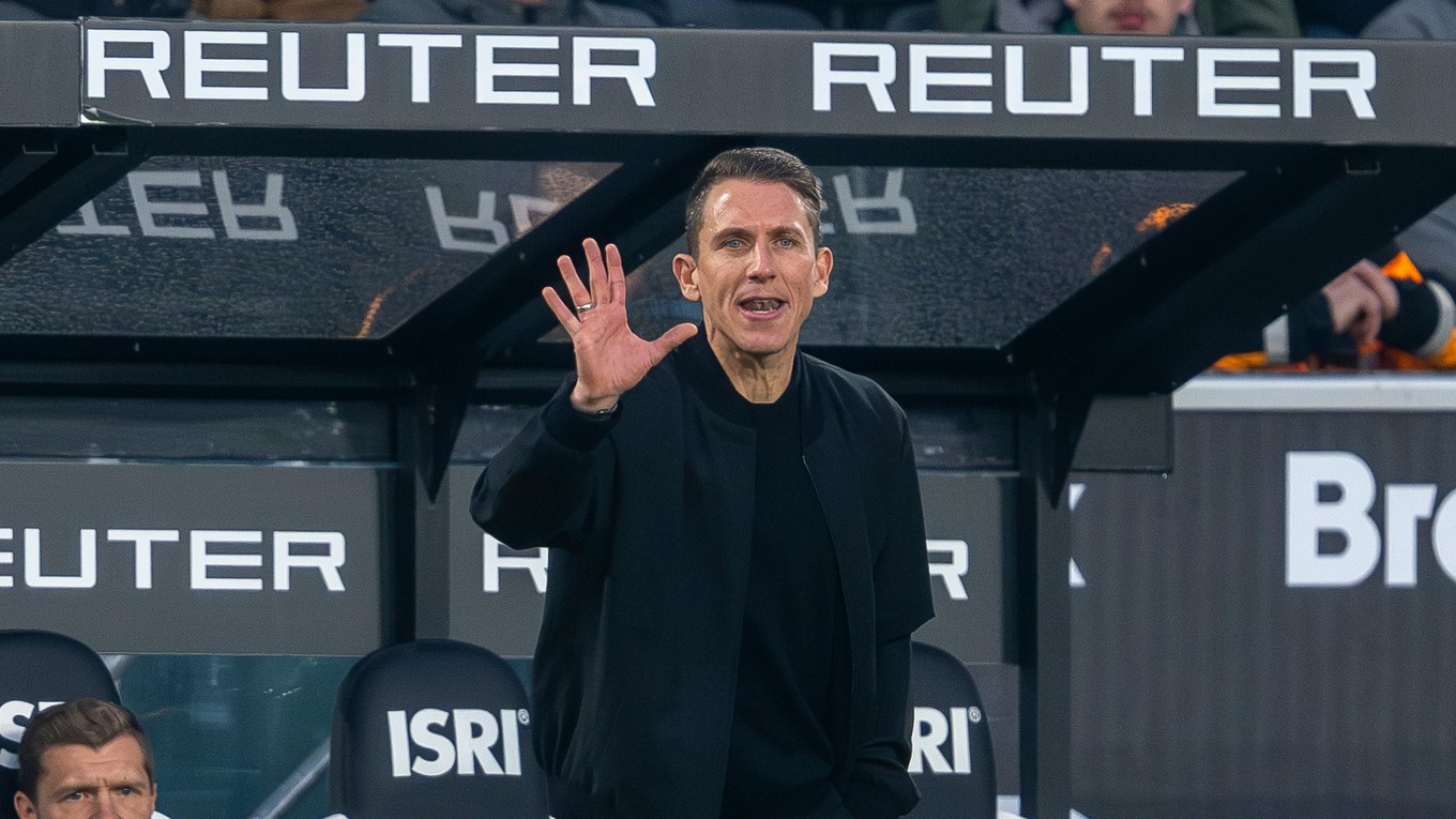 Daniel Bauer na lavičke VfL Wolfsburg.