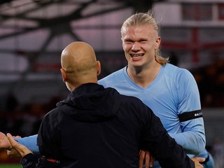 Erling Haaland a tréner Pep Guardiola.