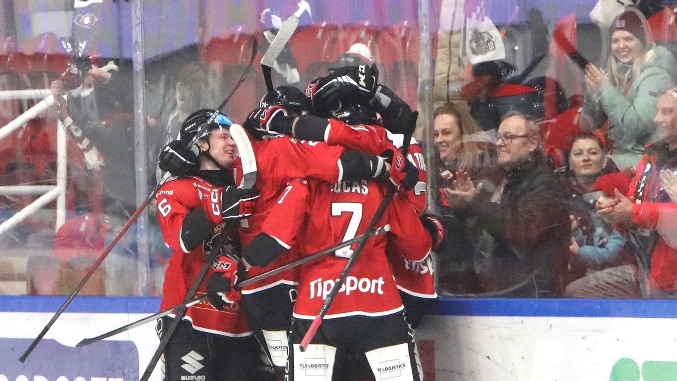 Gólová radosť Banskej Bystrice počas 30. kola Tipsport ligy HC MONACObet Banská Bystrica - HC Slovan Bratislava.