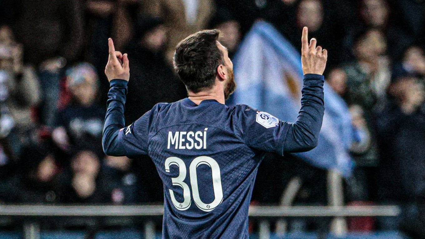 Lionel Messi po góle v prvom zápase za PSG po návrate z MS v Katare 2022.
