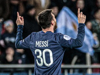 Lionel Messi po góle v prvom zápase za PSG po návrate z MS v Katare 2022.