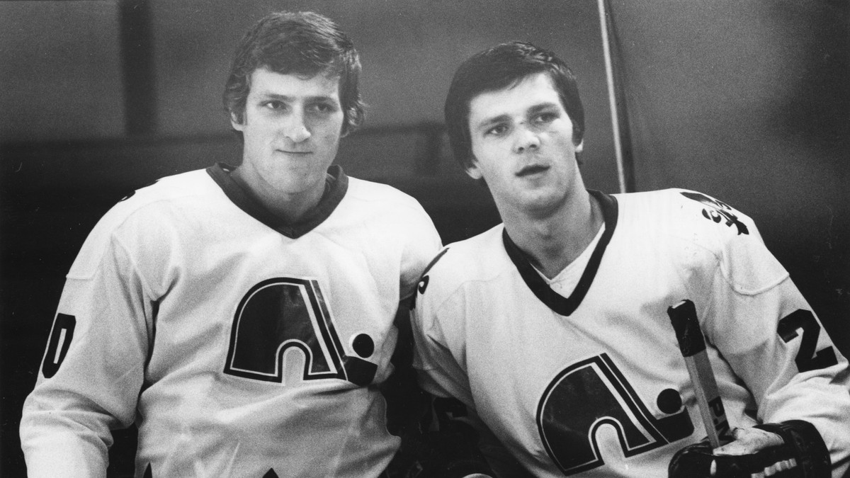 Anton a Peter Šťastní. Po príchode do zámoria odohrali za Nordiques skvelú premiérovú sezónu, Peter dostal Calder Trophy pre najlepšieho nováčika.