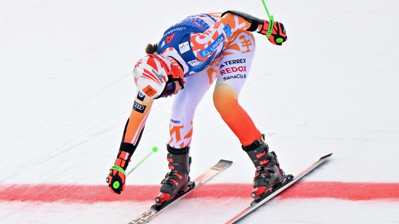 Petra Vlhová pretína cieľovú čiaru v 2. kole obrovského slalomu v Lienzi 2023.