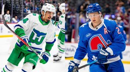 Hráči Caroliny a Colorada v dresoch Hardfordu Whalers a Quebec Nordiques. 