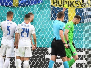 Brankár Martin Dúbravka v zápase Slovensko - Švédsko na ME vo futbale (EURO 2020 / 2021).