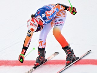 Petra Vlhová pretína cieľovú čiaru v 2. kole obrovského slalomu v Lienzi 2023.
