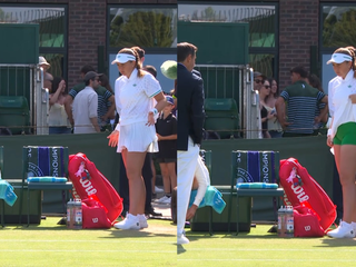 Rozhodca na Wimbledone kontroloval oblečenie Ostapenkovej