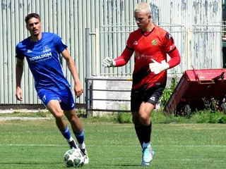 Vpravo brankár Alex Michal Čulák.