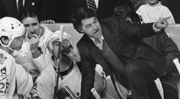 Tréner Michel Bergeron na striedačke Quebec Nordiques.