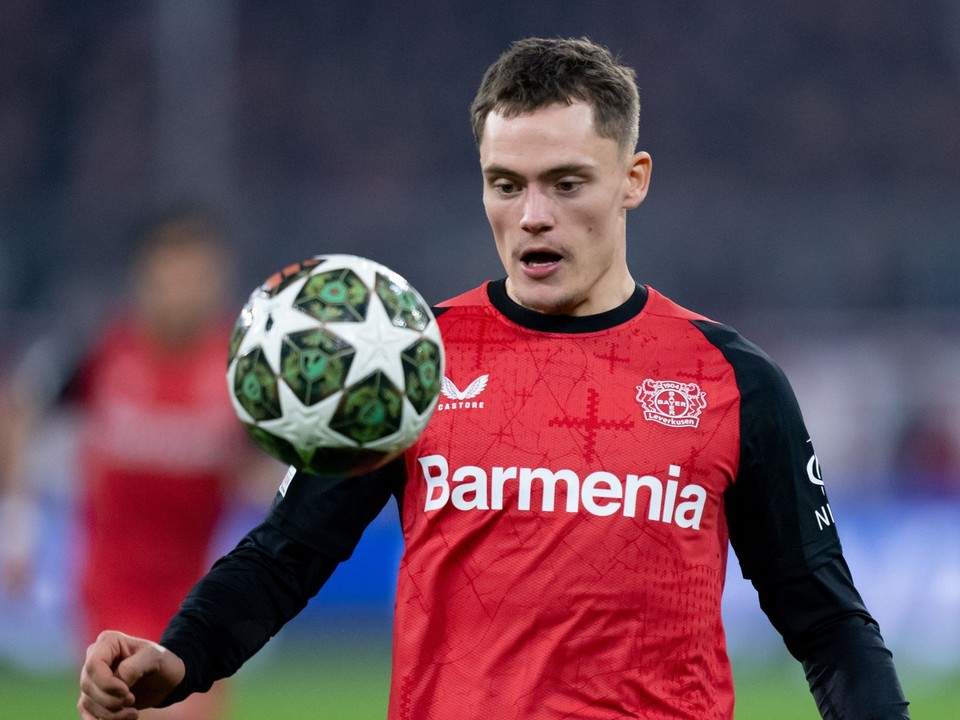 Archívna snímka Floriana Wirtza v drese Bayeru Leverkusen.
