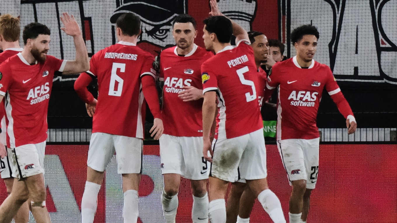 Hráči AZ Alkmaar oslavujú po góle.