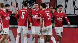 Hráči AZ Alkmaar oslavujú po góle.