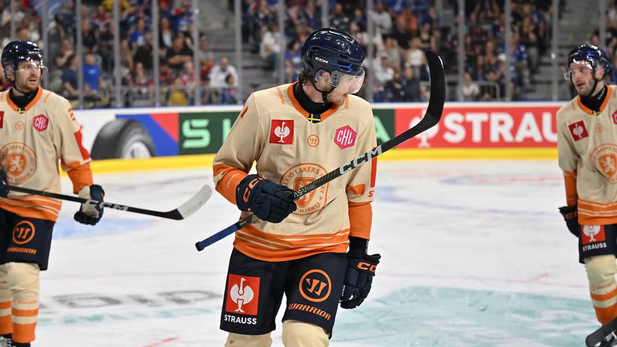 Peter Cehlárik v drese Växjö Lakers.