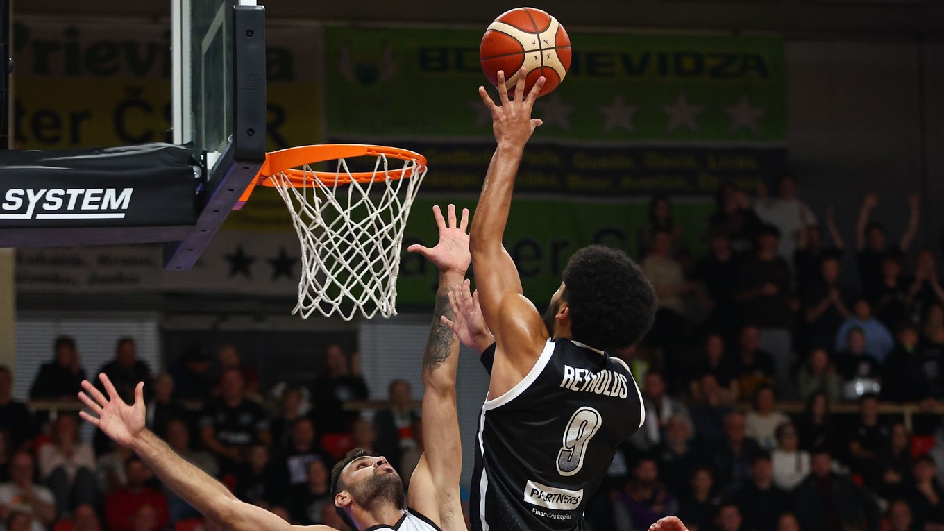 Zakončenie basketbalistu BC Prievidza Noaha Reynoldsa.