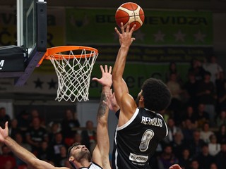 Zakončenie basketbalistu BC Prievidza Noaha Reynoldsa.