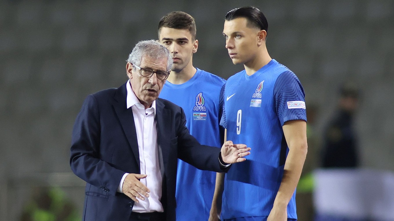 Tréner Azerbajdžanu Fernando Santos v zápase proti Slovensku.