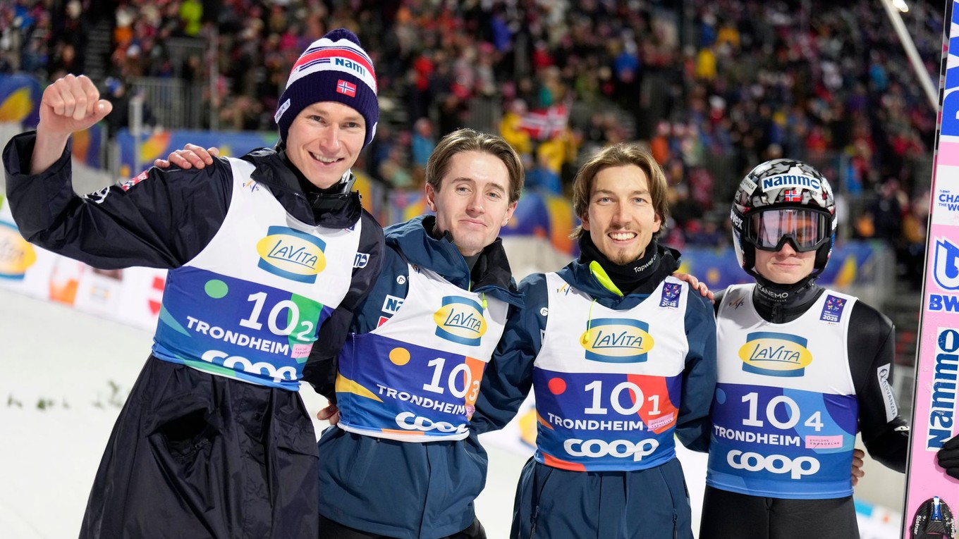 Bronzové družstvo nórskych skokanov na MS v Trondheime: Robin Pedersen, Kristoffer Eriksen Sundal, Johann Andre Forfang, a Marius Lindvik.