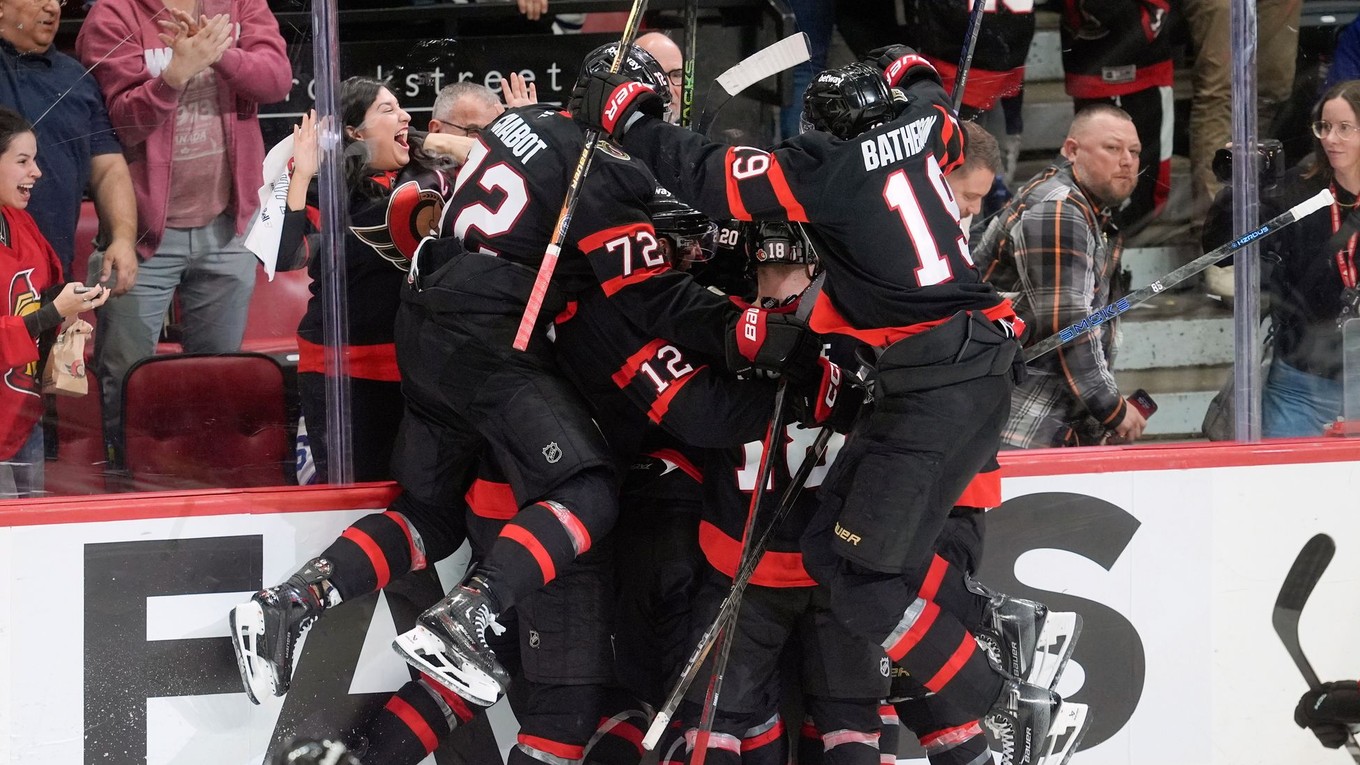 Hokejisti Ottawy Senators sa tešia z víťazstva nad Torontom v zápase play-off NHL. 