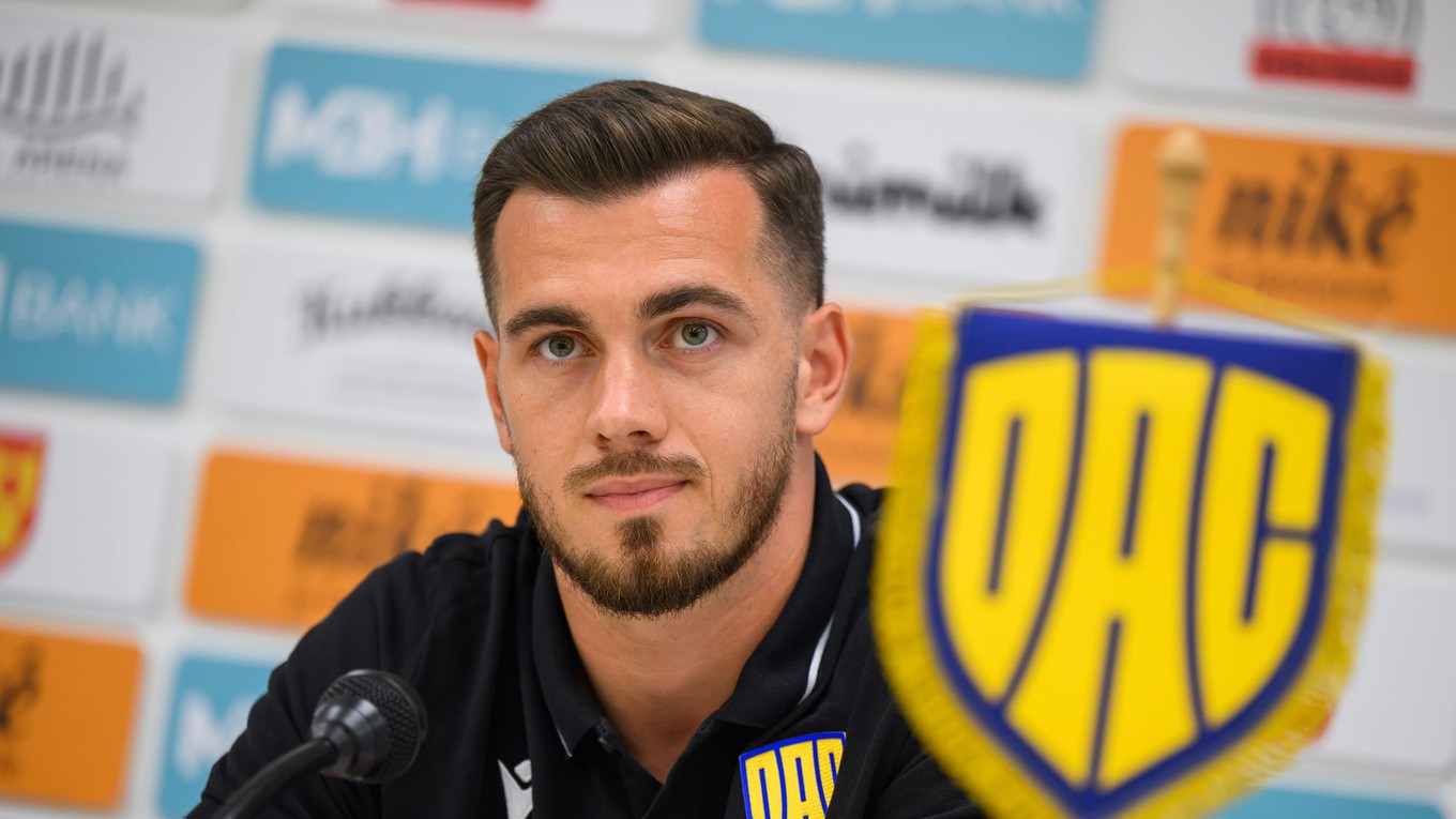 Taras Kačaraba počas tlačovej konferencie.