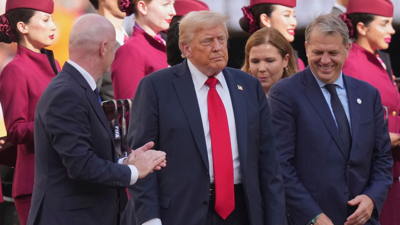 Prezident FIFA Gianni Infantino (vľavo) a prezident USA Donald Trump.