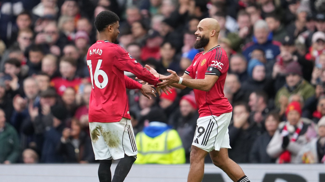 Vpravo Bryan Mbeumo oslavuje gól proti Tottenhamu.