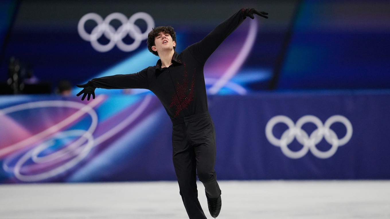 Adam Hagara počas krátkeho programu na zimnej olympiáde 2026 v Miláne.