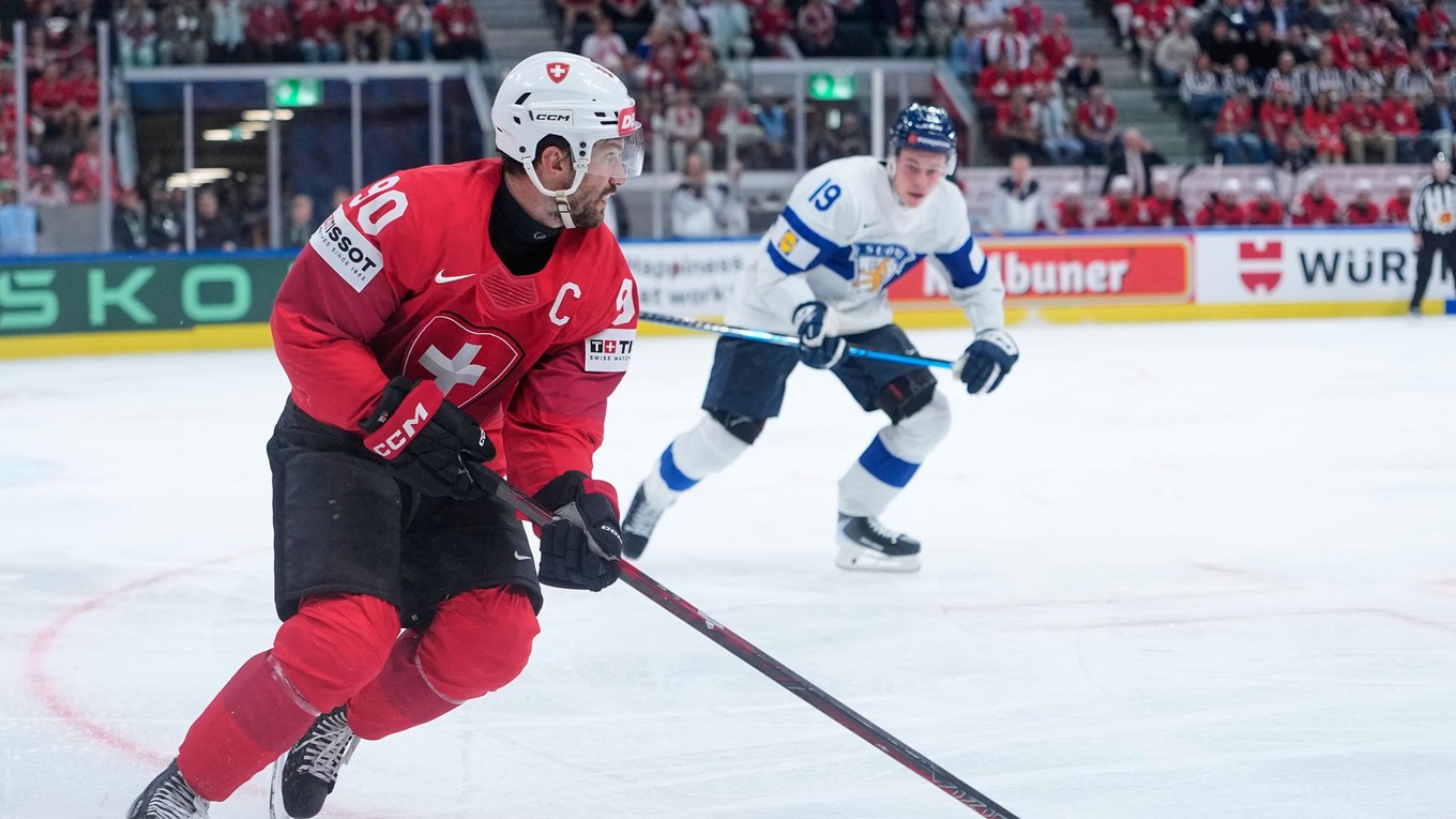 Švajčiarsky kapitán Roman Josi počas finále MS v hokeji 2026.