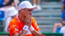 Poľský tenista Kamil Majchrzak oslavuje víťazstvo na Bratislava Open 2024.