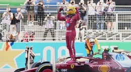 Lewis Hamilton na Ferrari vyhral šprint na Veľkej cene Číny 2025.