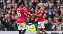 Vpravo Bryan Mbeumo oslavuje gól proti Tottenhamu.