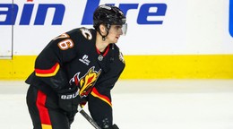 Martin Pospíšil v drese Calgary Flames. 