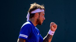 Alex Molčan v zápase Davis Cupu.