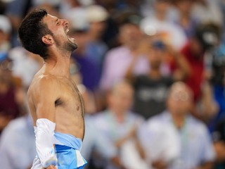 Novak Djokovič po víťazstve nad Carlosom Alacarazom vo finále turnaja v Cincinnati.