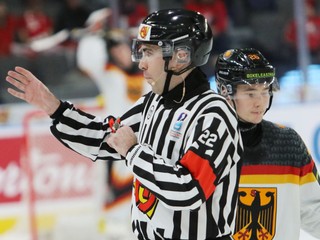 Marek Žák v zápase Kanada - Nemecko na MS v hokeji do 20 rokov 2024.