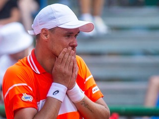 Poľský tenista Kamil Majchrzak oslavuje víťazstvo na Bratislava Open 2024.