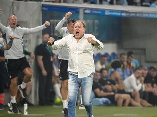Radosť trénera Slovanu Vladimíra Weissa st. po strelení štvrtého gólu.